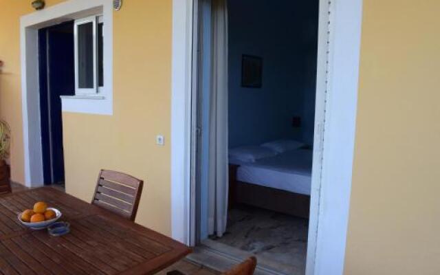 Alexandros Apartments