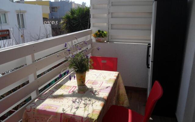 SUNSHINE APTS, TWO BEDROOM , FREE INTERNET, No 3