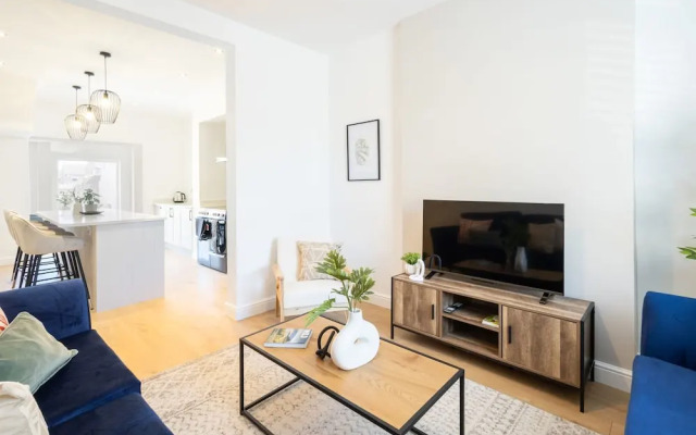 Host Stay Hithe House