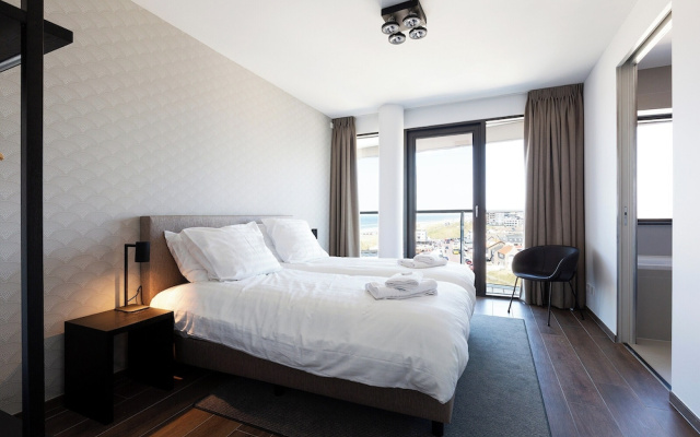 Chic Apartment for 8 With Seaview