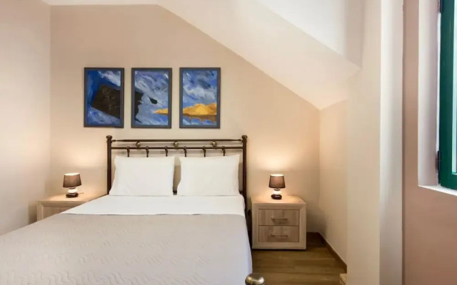 Villa in Gerani With Pool and Sea Views