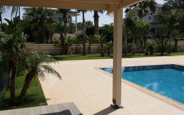Noufaro Luxury Villa