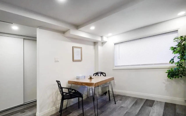 Renovated Guest Suite Near The Lake & High Park in Toronto!