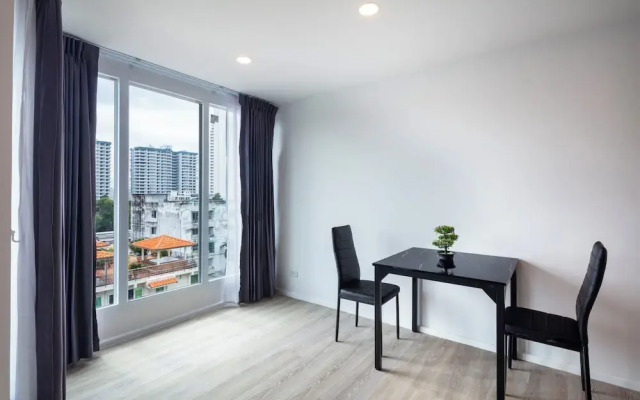 The Rizin Hotel Phratumnak