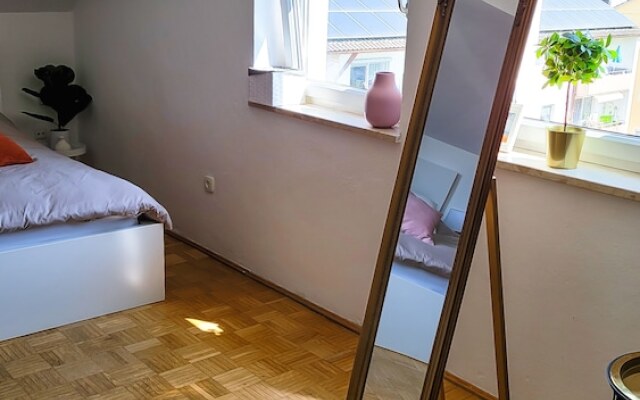 DG Links 40m 2-Zimmer Wohnung