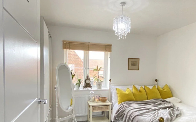 Impeccable 2 Bedroom House in Bicester
