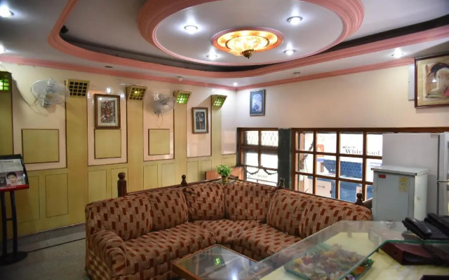 Mid City Hotel by OYO Rooms