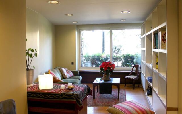 Elegant & Cozy Central Apt • 5' to Athens Metro St