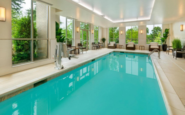 Courtyard by Marriott Atlanta Alpharetta/Avalon Area