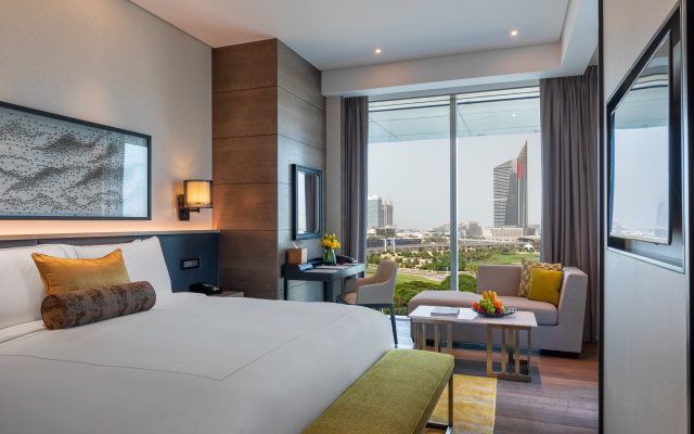 Отель Taj Jumeirah Lakes Towers