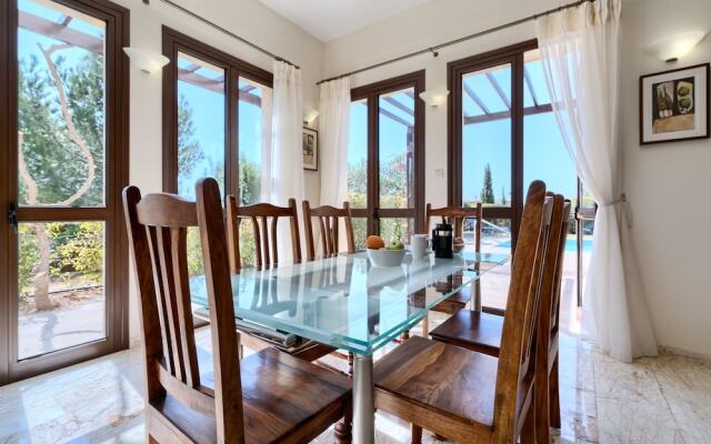 3 bedroom villa Dionysos 373 with private pool and pretty garden, Peaceful location within Aphrodite Hills Resort