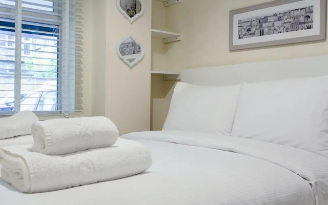 Stylish 4 Bedroom Property in East London