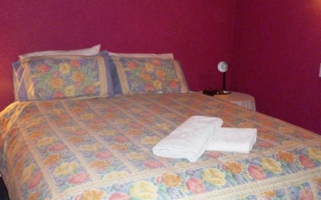 Cottage by the Beach – Guest Rooms – Motueka