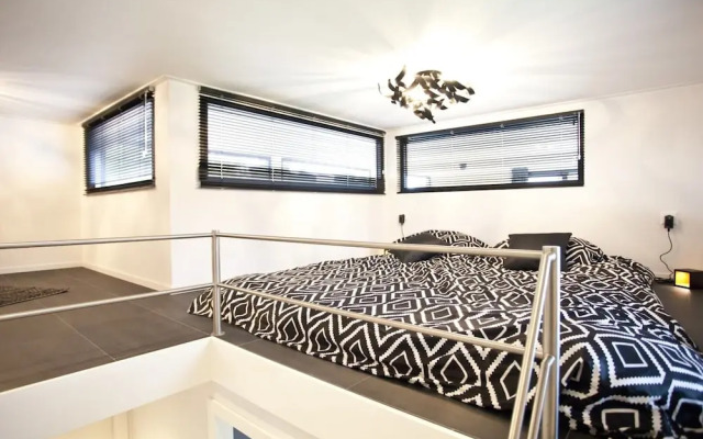 Villa With Roof Terrace Near Veluwemeer