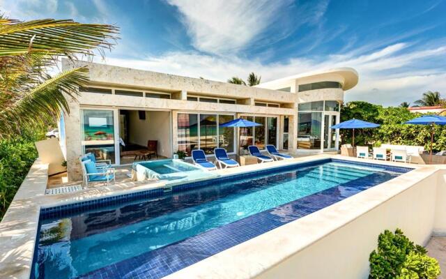 Playacar Villa Sleeps 8 with Pool and Air Con
