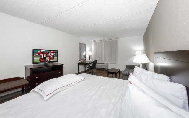 Red Roof Inn PLUS+ Newark Liberty Airport - Carteret