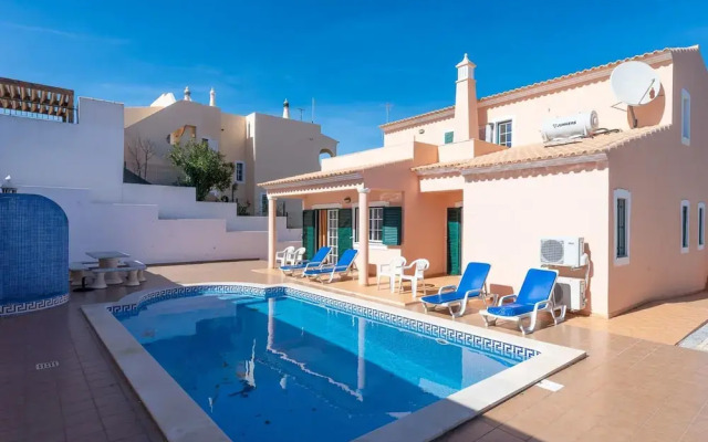 Villa Santa Maria With 3 Bedrooms and 4 Bathrooms