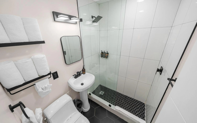 Greenview Hotel by Lowkl