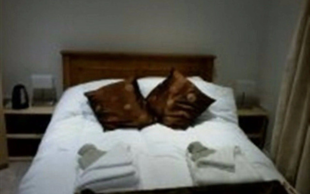 Barnes's Rest Bed & Breakfast & Caravan