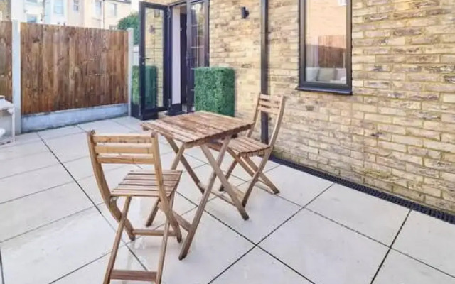 Host Stay Faversham Studio