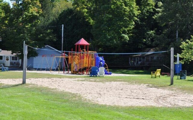 Deja Blue~mary Lake Boathouse~full of Charm!