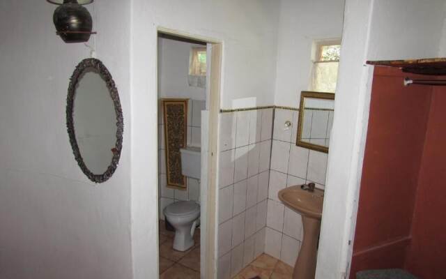 Amanzimlotzi Riverside Bush Camp