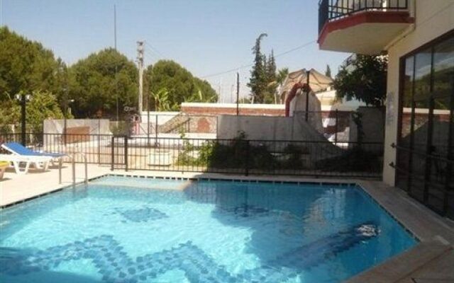 Status Hotel
