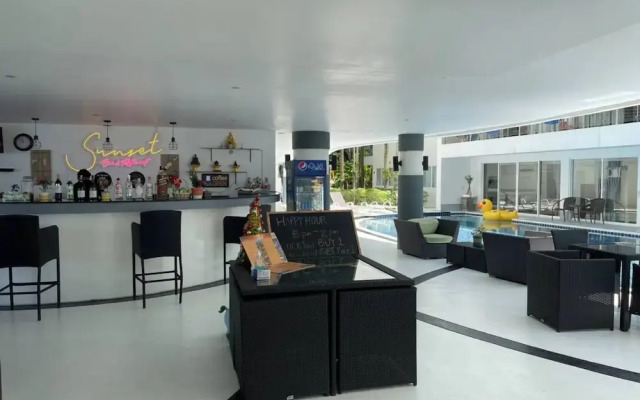 B12a Pool Access Partial Seaview 2brs 1bath Karon