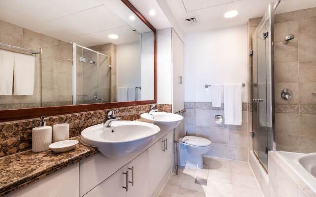 Elegant 3BR in Dubai Marina With Scenic Views!