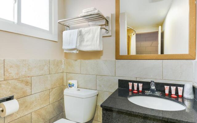 OYO Hotel Malden MA Broadway