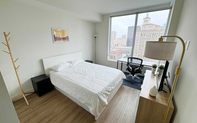 NEW Upscale Downtown San Diego Stay Queen Bed Pool Sauna