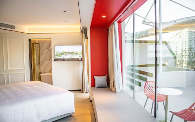 YOHO Resorts World Hotel