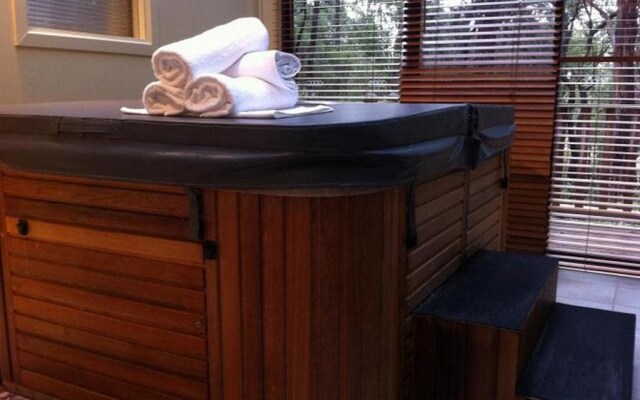 Idyllic Retreat For 4 People in Beautiful Otway Ranges, Recharge & Refresh in Hot Tub