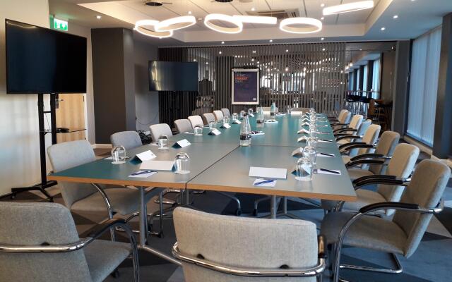 Holiday Inn Express Leeds City Centre Armouries by IHG
