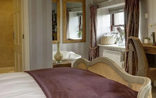 Shireburn Arms Hotel