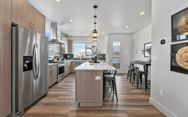 938 Jerome St Unit 3