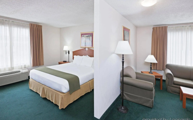 Holiday Inn Express & Suites Vinita by IHG