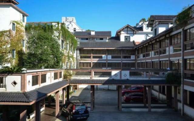 Longquan Nanguo Garden Hotel