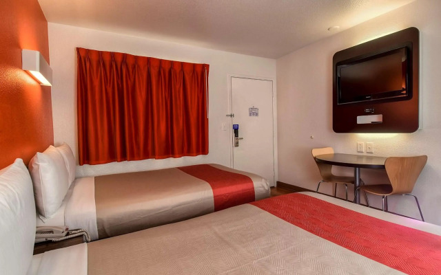 Motel 6 Carlsbad, CA Beach