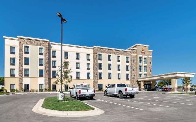 Comfort Suites Grandview - Kansas City