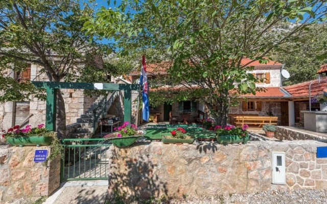 Holiday house Role - retro & afordable: Starigrad-Paklenica, Zadar riviera