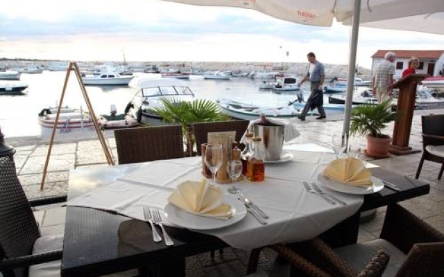 Marina Hotel - Restaurant