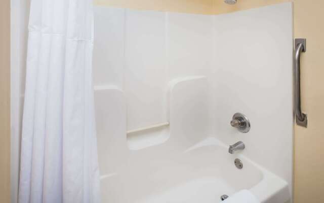 Halsted Inn And Suites Harvey - Chicago Southland
