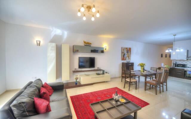Large 3 bedrooms steps away from Balluta Bay BCAM2-1
