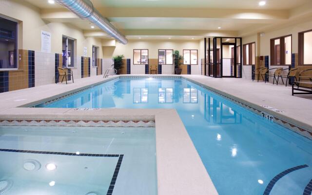 Holiday Inn Express Hotel & Suites LAMAR by IHG