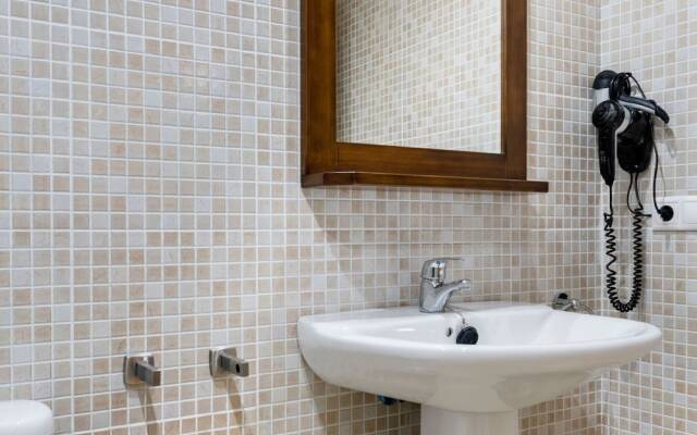 Contemporary Apartment in Gudar With Fireplace