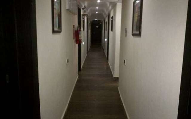 Wood Peckers Hotel