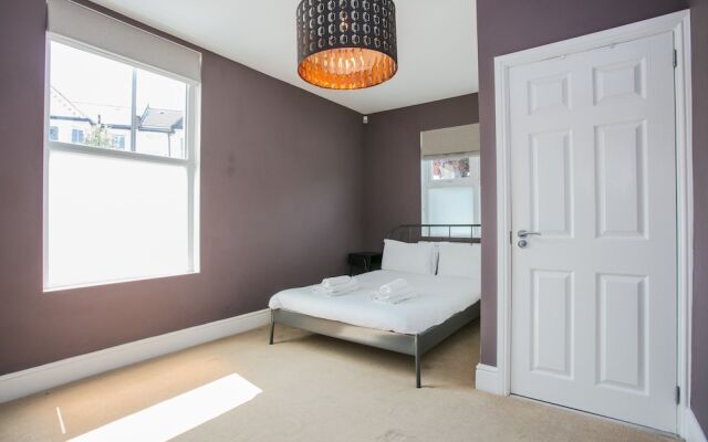Three Bedroom Apartment in Willesden Green