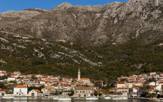 Apartment Cetinic - Two Bedroom Apartment With Terrace and Sea View