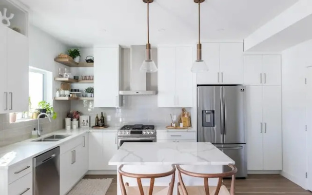 DT 3-lvl Townhouse w Rooftop Patio